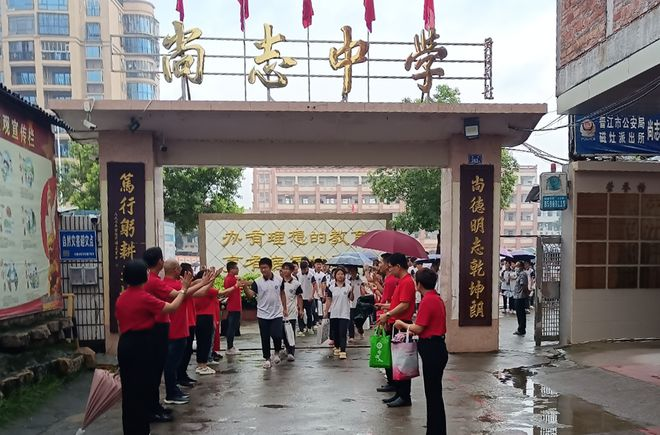 福建省泉州市晋江市磁灶镇尚志中学厨房自动灭火系统案例